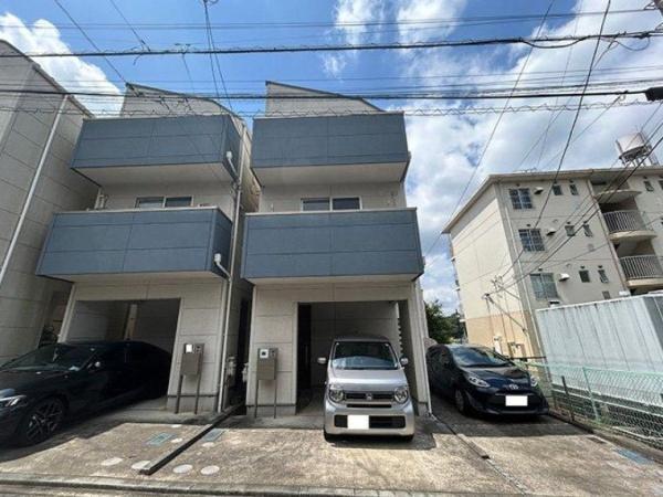 青葉区中古戸建駅歩4分ビルトイン車庫