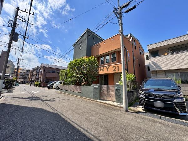 横浜市南区中古戸建駅歩5分EV付ビルトイン車庫有