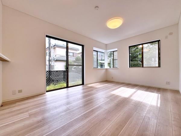 藤沢市中古戸建テラス吹抜け新規リフォーム