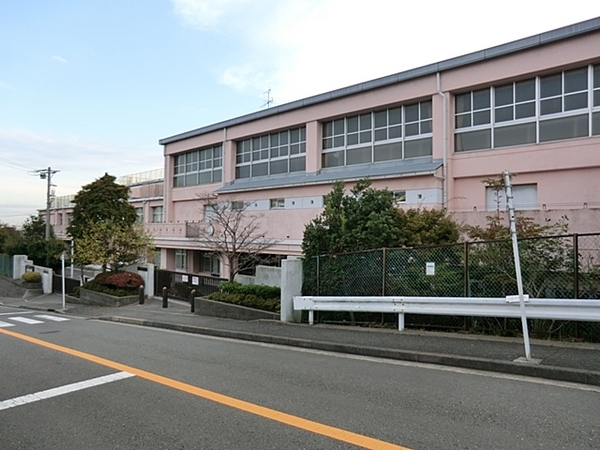 横浜市金沢区六浦南２丁目の中古一戸建て(横浜市立六浦南小学校)
