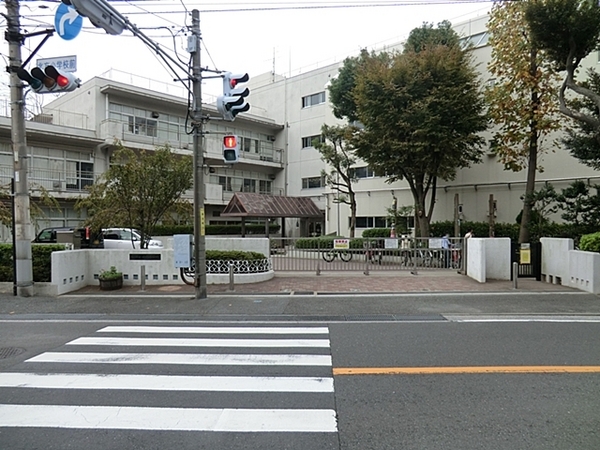中区新築戸建ビルトイン車庫パントリーリネン棚(横浜市立北方小学校)