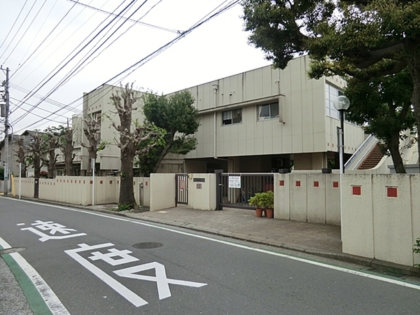 中区新築戸建ビルトイン車庫パントリーリネン棚(竹之丸保育園)