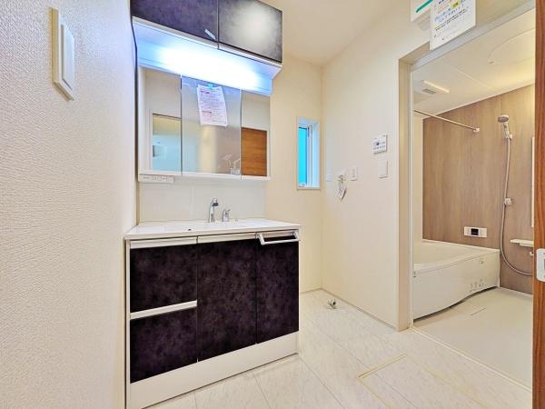 【1号棟】泉区新築戸建駅歩10分LDK19帖以上吹抜け