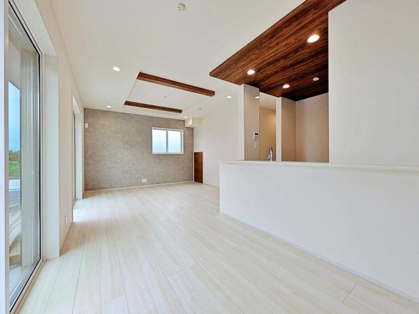 【1号棟】泉区新築戸建駅歩10分LDK19帖以上吹抜け