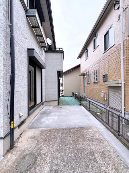 大和市中古戸建南面バルコニー納戸カースペース