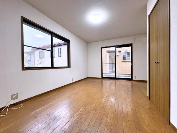 大和市中古戸建南面バルコニー納戸カースペース