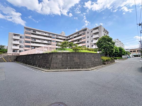 東急ドエル江田ロビニア【駅歩3分3方向角部屋】