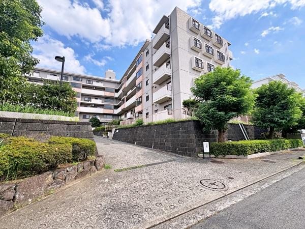 東急ドエル江田ロビニア【駅歩3分3方向角部屋】