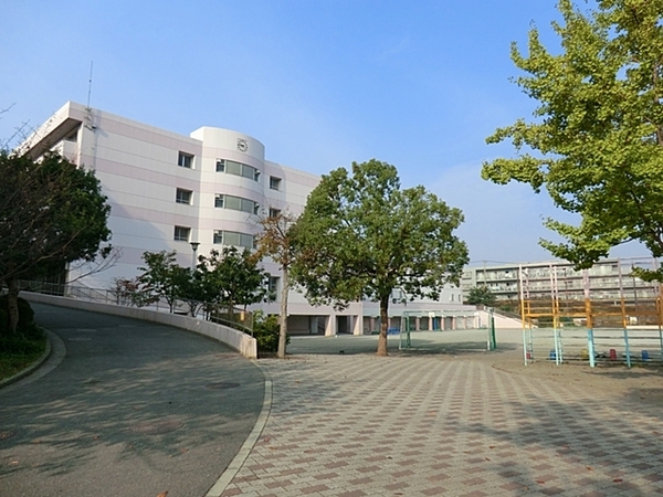 泉区新築戸建小・中学校歩10分圏内角地(横浜市立西が岡小学校)