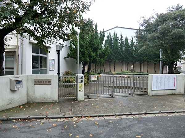 横浜市神奈川区旭ケ丘の中古一戸建て(横浜市立斎藤分小学校)