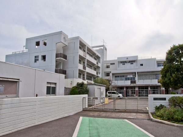 横浜市神奈川区旭ケ丘の中古一戸建て(横浜市立栗田谷中学校)