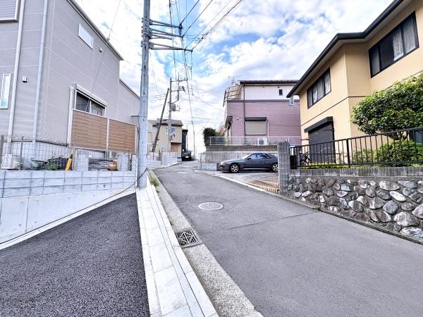 【1号棟】泉区新築戸建駅歩9分カースペース