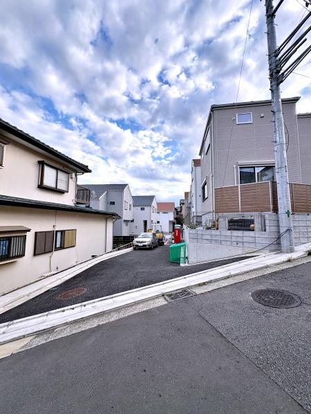 【1号棟】泉区新築戸建駅歩9分カースペース