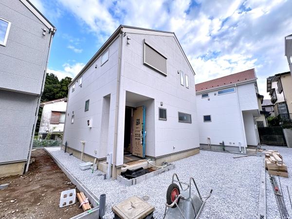 【2号棟】泉区新築戸建駅歩9分カースペース