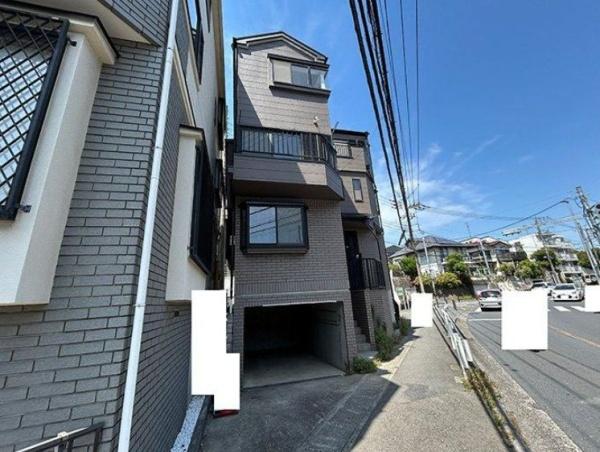 川崎市中古戸建南面ベランダ地下車庫