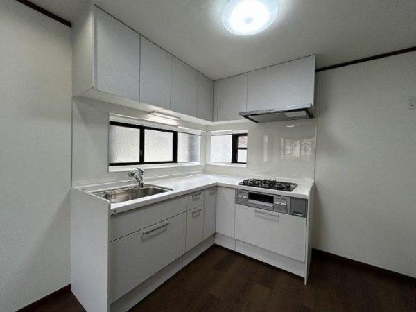 川崎市中古戸建南面ベランダ地下車庫