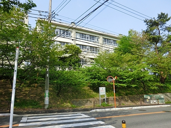 川崎市麻生区片平４丁目の中古一戸建て(川崎市立白鳥中学校)