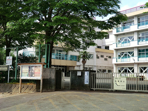 【2号棟】町田市新築戸建WICSIC南向き角地(町田市立南大谷中学校)