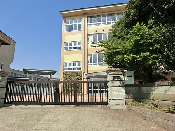 綾瀬市新築戸建納戸ロフト前面道路6ｍ以上(綾瀬市立綾瀬小学校)