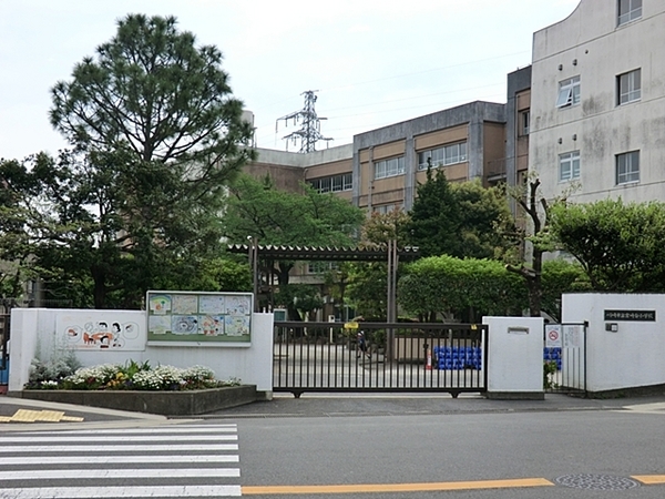ボン・ファミリエ宮崎台【駅歩6分】(川崎市立宮崎台小学校)