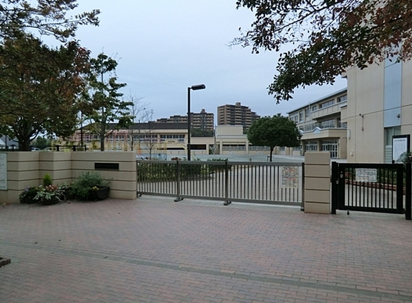 港北ニュータウンイオ７番館【ペット飼育可】(横浜市立茅ケ崎東小学校)