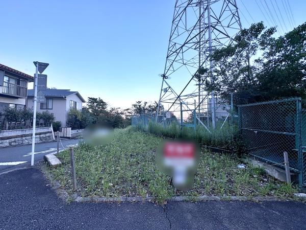 戸塚区売地更地渡し建築条件無し三方角地