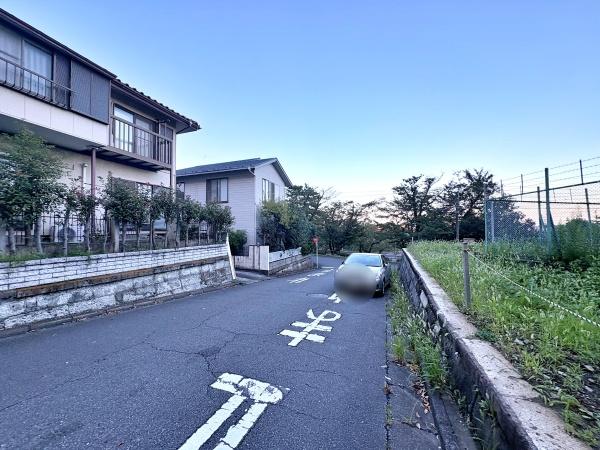 戸塚区売地更地渡し建築条件無し三方角地