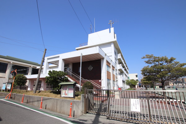 鎌倉市新築戸建3台駐車可駅歩6分(鎌倉市立腰越中学校)