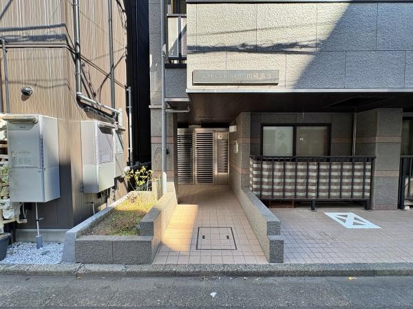 エクセレントハイツ川崎第３【駅歩7分南西角部屋】