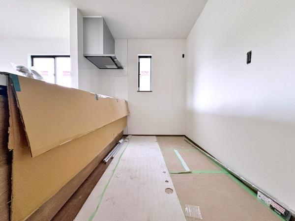 【A号棟】泉区新築戸建駐車2台全居室収納LDK18帖