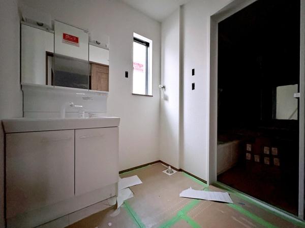 【A号棟】泉区新築戸建駐車2台全居室収納LDK18帖