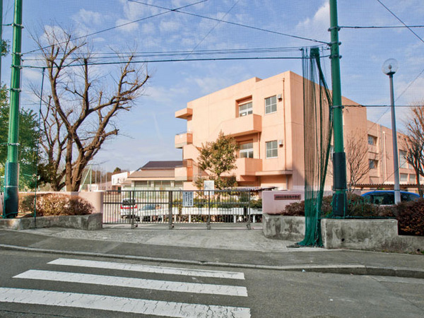 都筑区新築戸建カースペース2台長期優良住宅床暖房(横浜市立荏田南中学校)