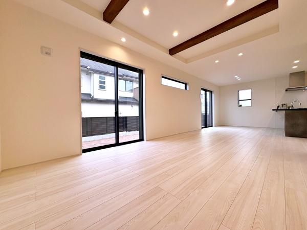 都筑区新築戸建カースペース2台長期優良住宅床暖房