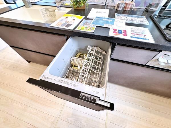 都筑区新築戸建カースペース2台長期優良住宅床暖房