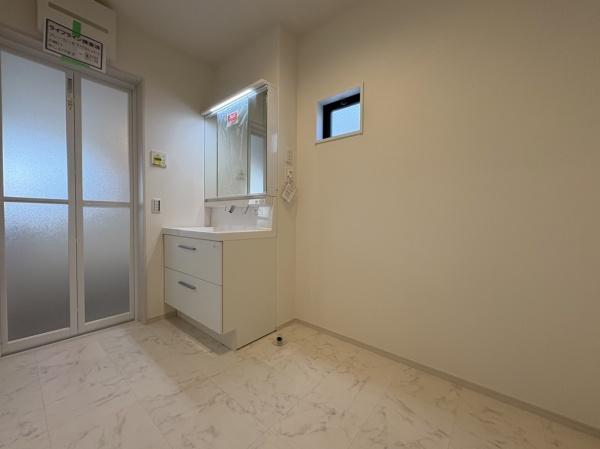 【1号棟】保土ケ谷区新築戸建納戸×2LDK18帖以上
