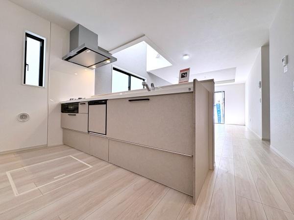 【1号棟】茅ヶ崎市新築戸建カースペースLDK20帖以上