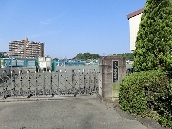 【A号棟】綾瀬市新築戸建　南西道路　カウンターキッチン(綾瀬市立綾南小学校)