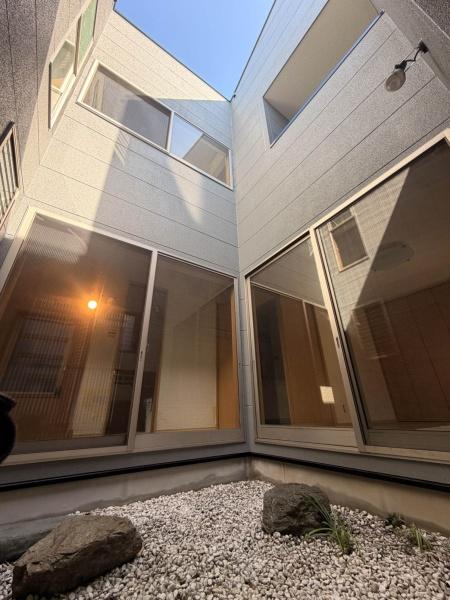 鶴見区中古戸建ビルトイン車庫吹抜け