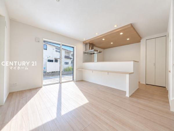 【1号棟】藤沢市新築戸建駅徒歩8分ウッドデッキ
