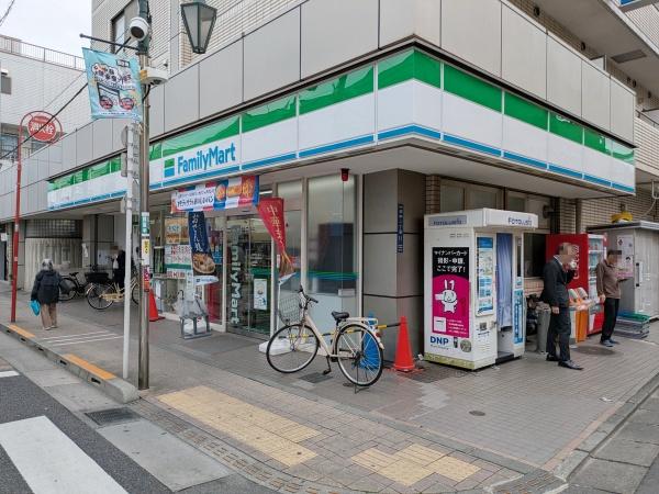 グリーンブリーズ萩中公園パークウイング(ファミリーマートタケウチ萩中店)