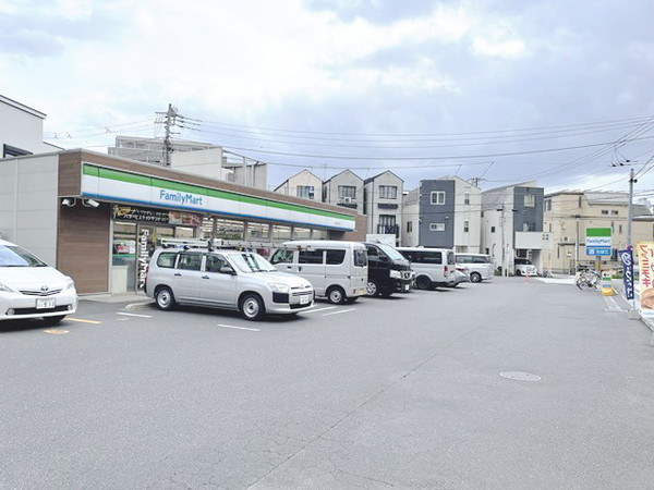 松原マンション(ファミリーマート板橋大谷口店)