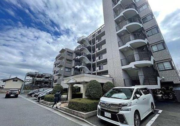 モナーク足立高野町
