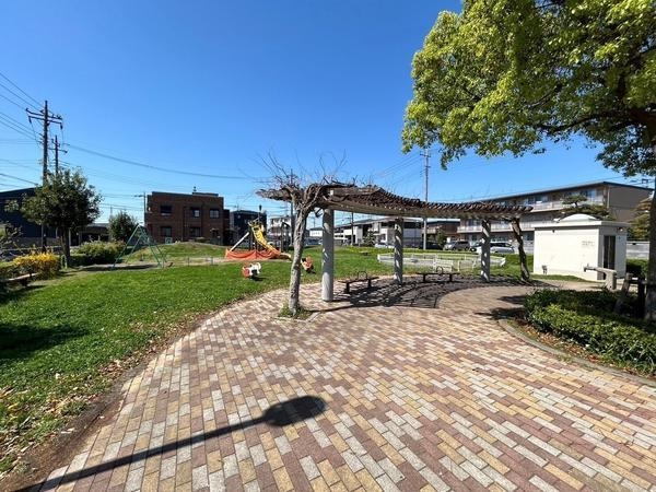 八潮市大字鶴ケ曽根の中古一戸建て(鶴ケ曽根東児童公園)