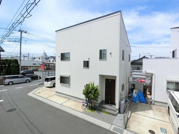 草加市稲荷3丁目　中古一戸建て