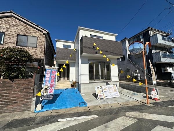 草加市稲荷5丁目　新築一戸建て　3期