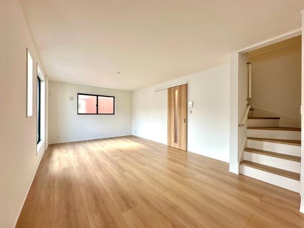 草加市高砂1丁目　新築一戸建て　III