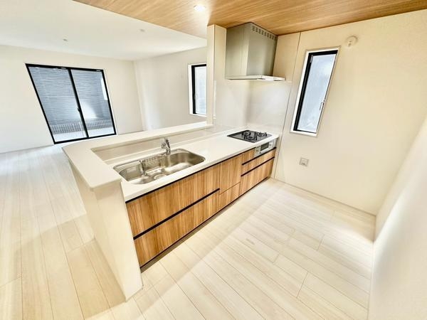 草加市松江3丁目　新築一戸建て　2号棟