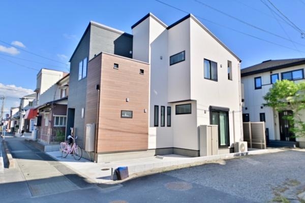 草加市稲荷６丁目　中古一戸建て
