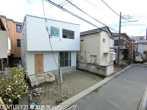 草加市谷塚町　新築一戸建て
