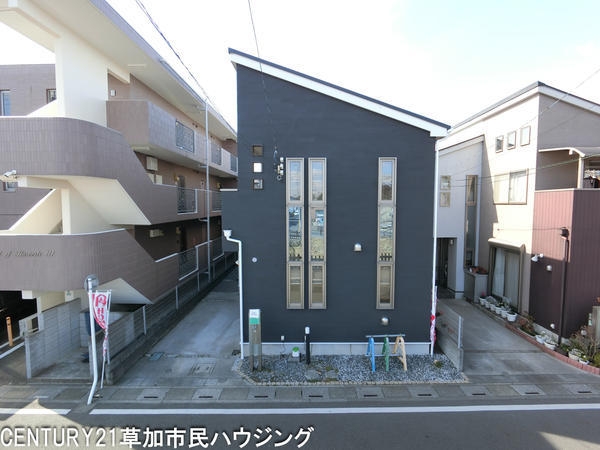 草加市稲荷４丁目　中古一戸建て